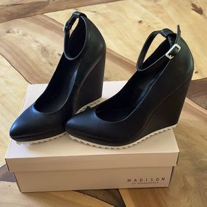 NIB black wedge shoes